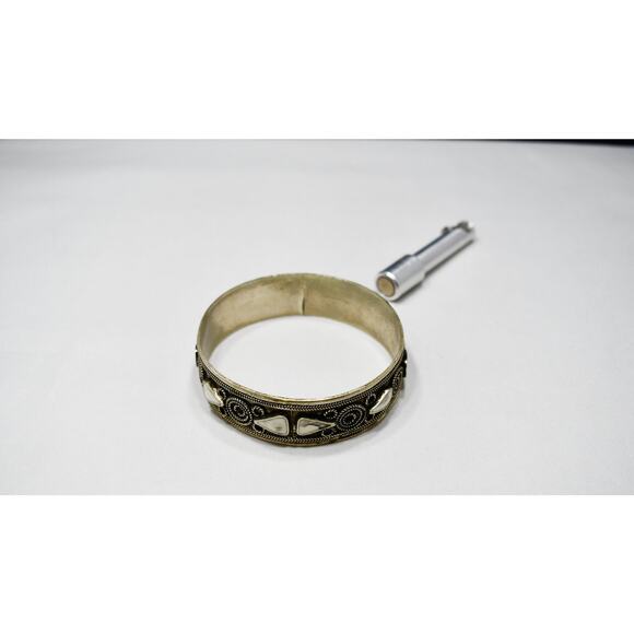 Vintage Silver Tone Wide Bangle, White Enamel, 1970s - Picture 8 of 10